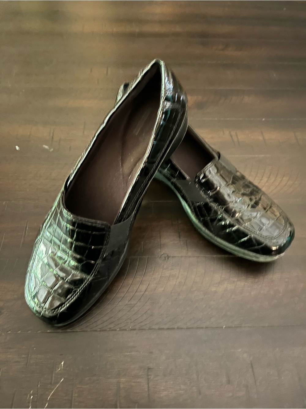 Women’s Clarks Croc-Embossed Slip-On Loafers - Black size 6.5 6 1/2